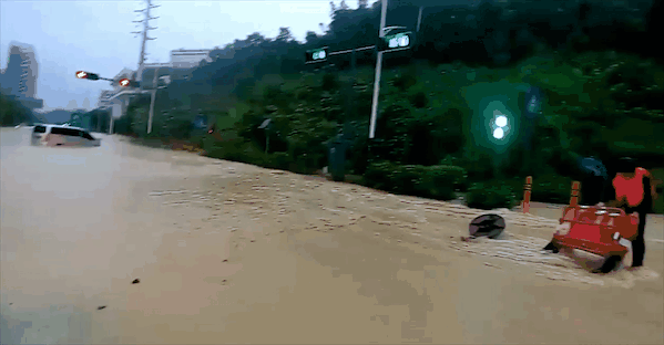 011049kj639c0j0xkqq640.gif