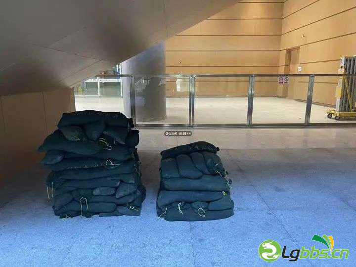 085006x808atlxga376cs0.jpeg