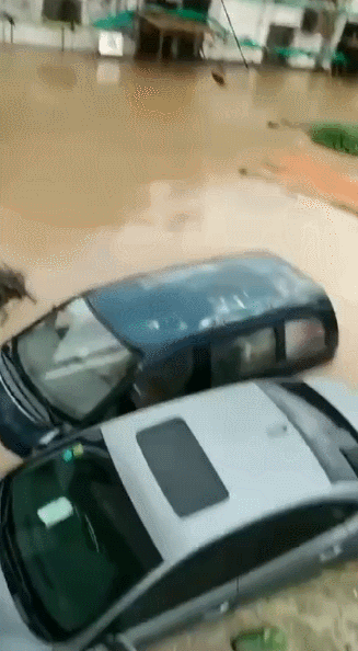 093403mezb8bbl23iy598l.gif