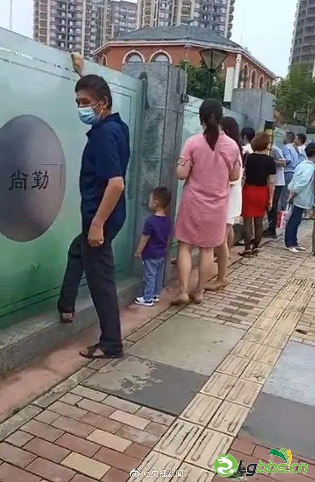 133441b5j09mnn400ccz9p.jpeg