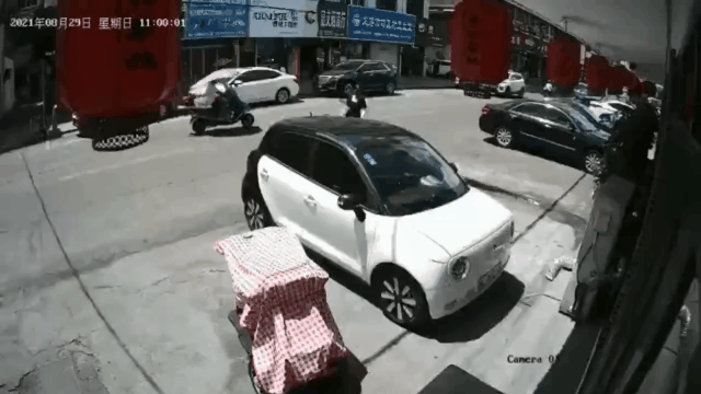 155830ne003rx3as43aimy.gif