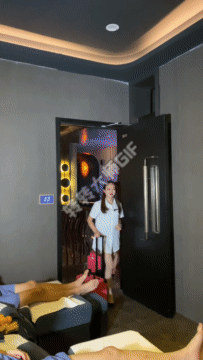 100812uah7aqamklhylkol.gif