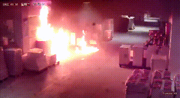 093647jg8i03iss8sb1i7n.gif